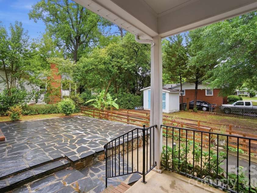 6239 Netherwood Drive, Charlotte, NC 28210.  MLS# CAR4380008, YatesRealty ID 26458. 
