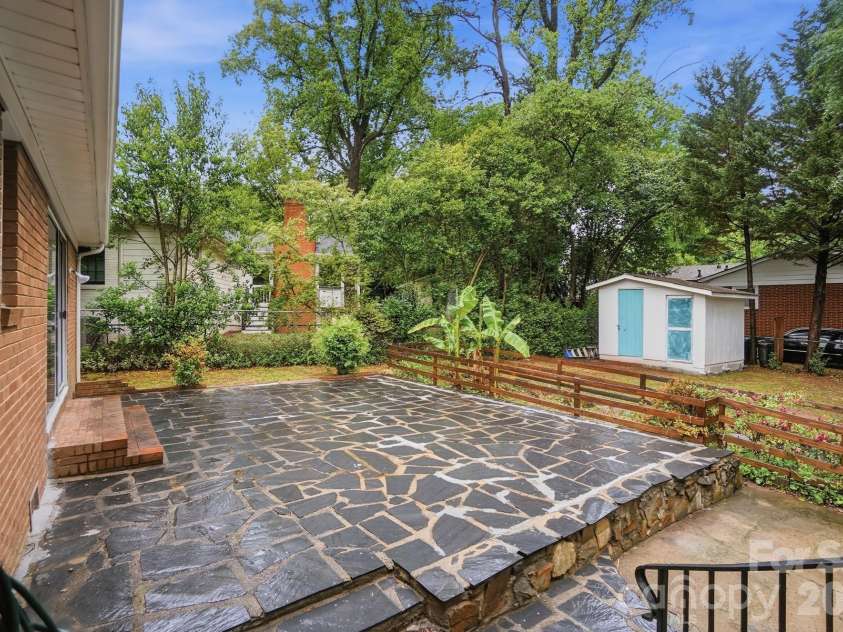 6239 Netherwood Drive, Charlotte, NC 28210.  MLS# CAR4380008, YatesRealty ID 26458. 