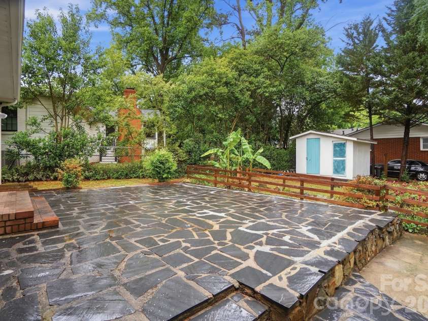 6239 Netherwood Drive, Charlotte, NC 28210.  MLS# CAR4380008, YatesRealty ID 26458. 