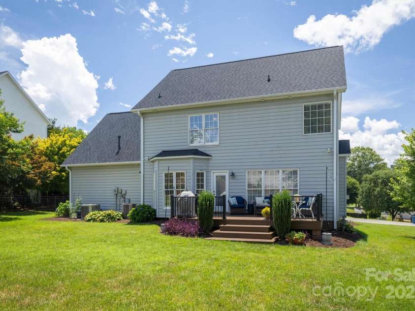 2574 Ironwood Drive, Hickory, NC 28602.  MLS# CAR4278212, YatesRealty ID 26459. 