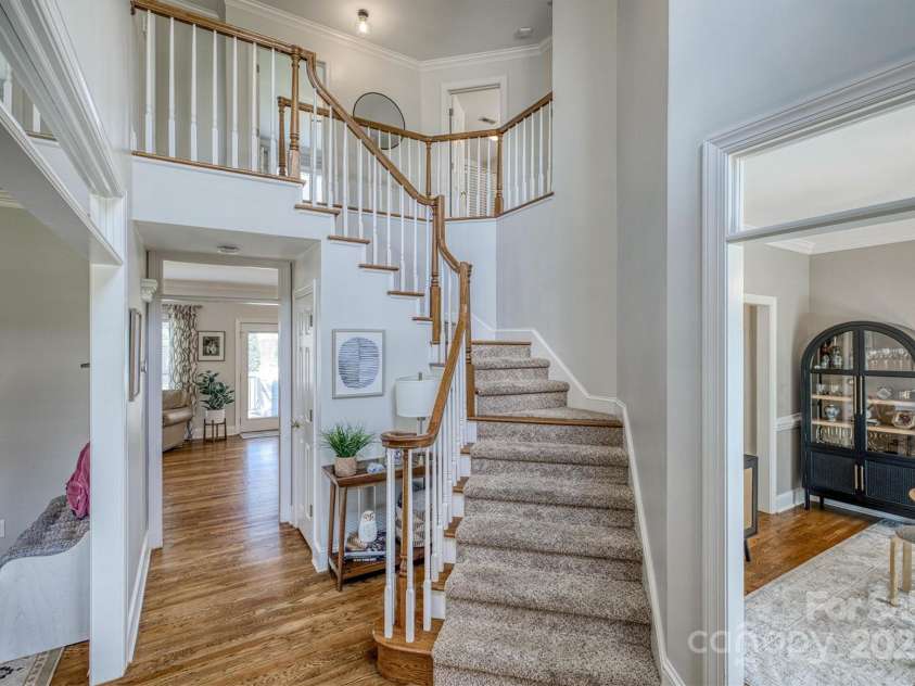 2574 Ironwood Drive, Hickory, NC 28602.  MLS# CAR4278212, YatesRealty ID 26459. 