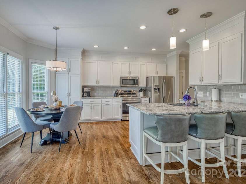 2574 Ironwood Drive, Hickory, NC 28602.  MLS# CAR4278212, YatesRealty ID 26459. 