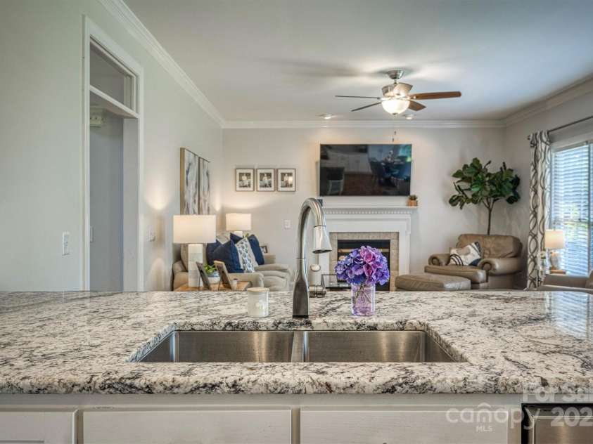 2574 Ironwood Drive, Hickory, NC 28602.  MLS# CAR4278212, YatesRealty ID 26459. 