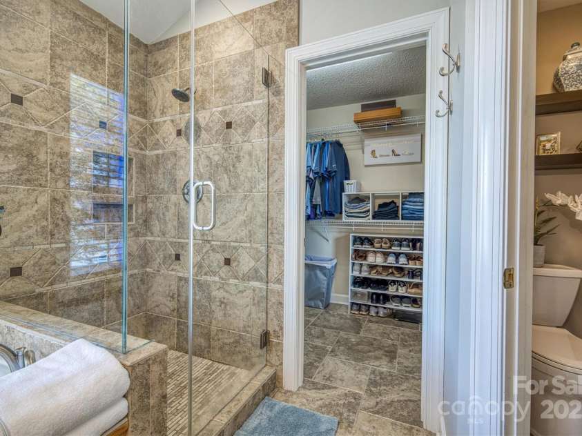 2574 Ironwood Drive, Hickory, NC 28602.  MLS# CAR4278212, YatesRealty ID 26459. 