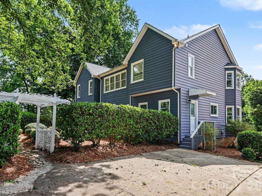 6620 Amos Smith Road, Charlotte, NC 28214.  MLS# CAR4382187, YatesRealty ID 26459. 