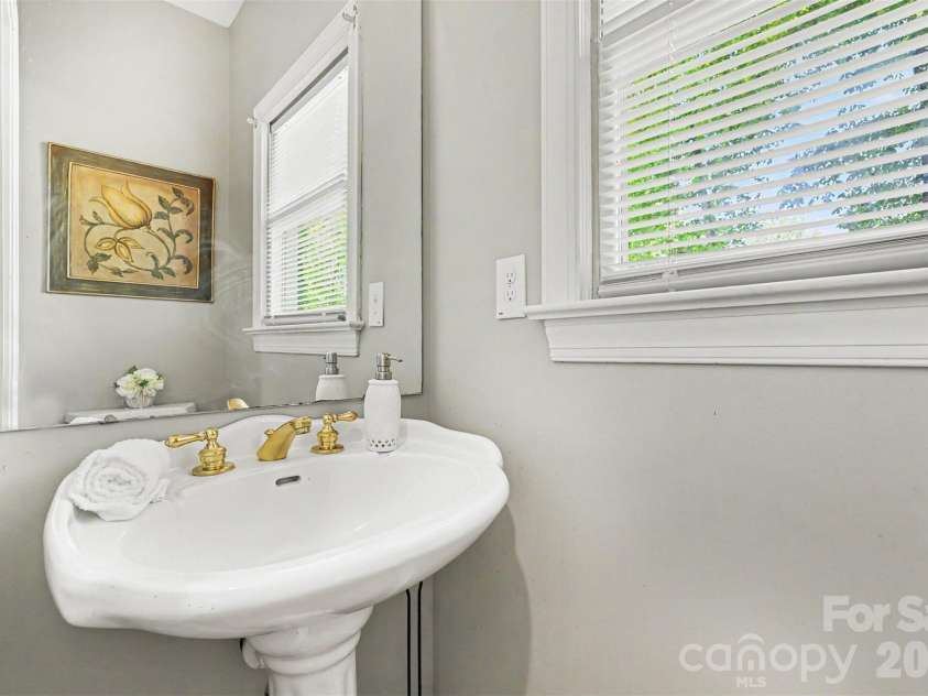 6620 Amos Smith Road, Charlotte, NC 28214.  MLS# CAR4382187, YatesRealty ID 26459. 