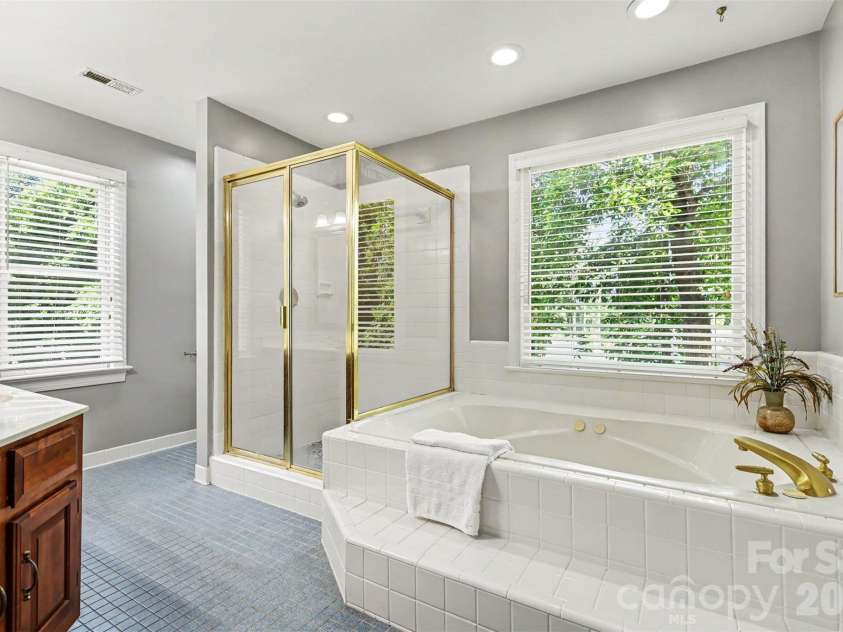 6620 Amos Smith Road, Charlotte, NC 28214.  MLS# CAR4382187, YatesRealty ID 26459. 