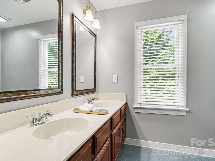 6620 Amos Smith Road, Charlotte, NC 28214.  MLS# CAR4382187, YatesRealty ID 26459. 