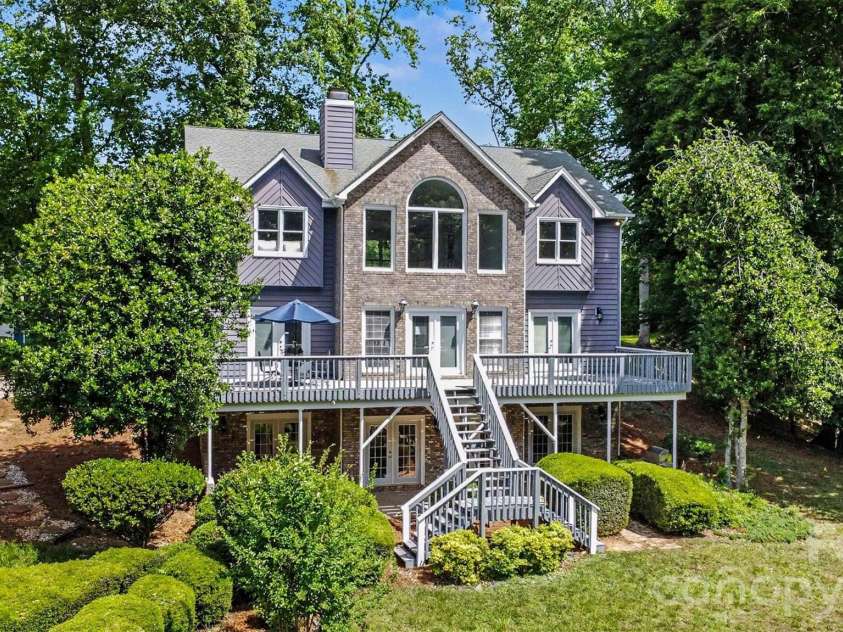 6620 Amos Smith Road, Charlotte, NC 28214.  MLS# CAR4382187, YatesRealty ID 26459. 