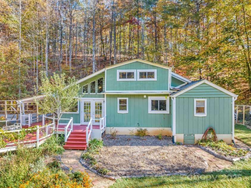 226 Fish Pond Lane, Burnsville, NC 28714.  MLS# CAR4326469, YatesRealty ID 2646. 