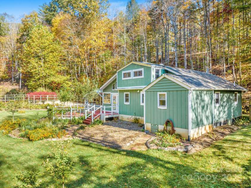 226 Fish Pond Lane, Burnsville, NC 28714.  MLS# CAR4326469, YatesRealty ID 2646. 