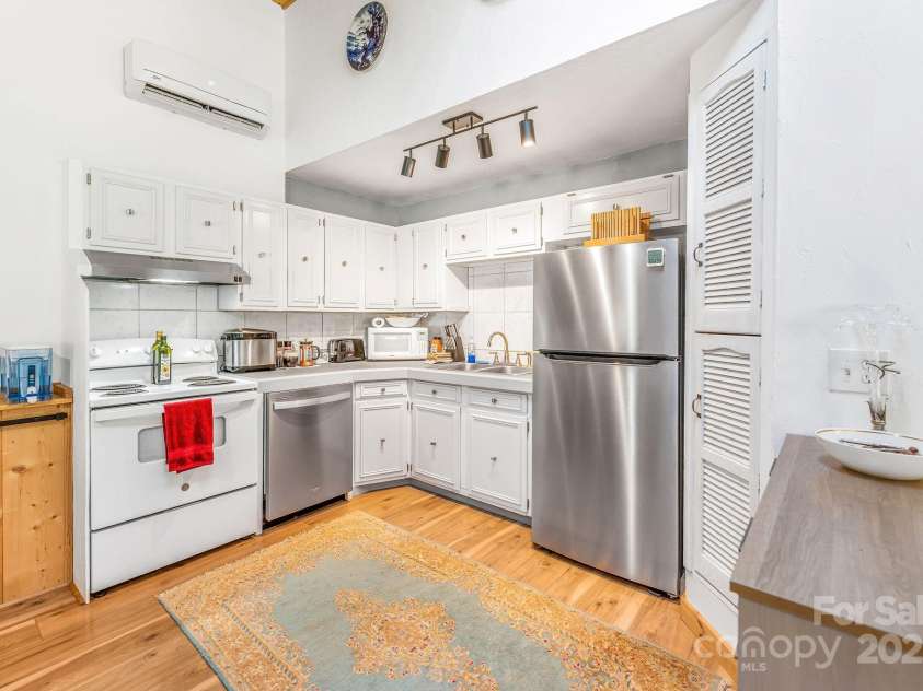 226 Fish Pond Lane, Burnsville, NC 28714.  MLS# CAR4326469, YatesRealty ID 2646. 