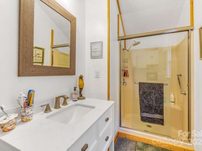 226 Fish Pond Lane, Burnsville, NC 28714.  MLS# CAR4326469, YatesRealty ID 2646. 