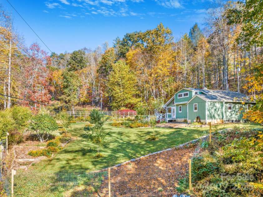 226 Fish Pond Lane, Burnsville, NC 28714.  MLS# CAR4326469, YatesRealty ID 2646. 