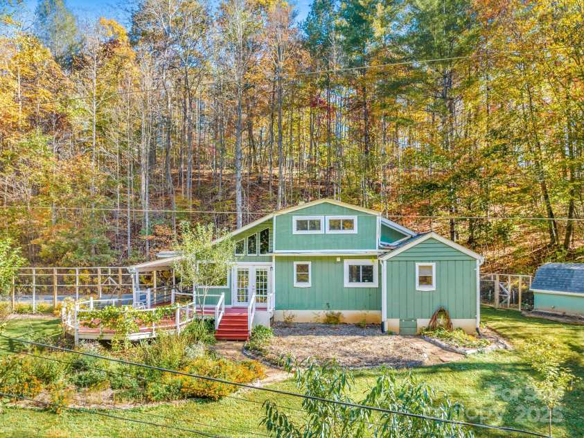 226 Fish Pond Lane, Burnsville, NC 28714.  MLS# CAR4326469, YatesRealty ID 2646. 