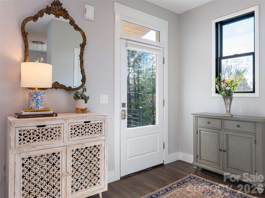 89 Vance Crescent Extension, Asheville, NC 28806.  MLS# CAR4338074, YatesRealty ID 2646. Entryway - Main Level
