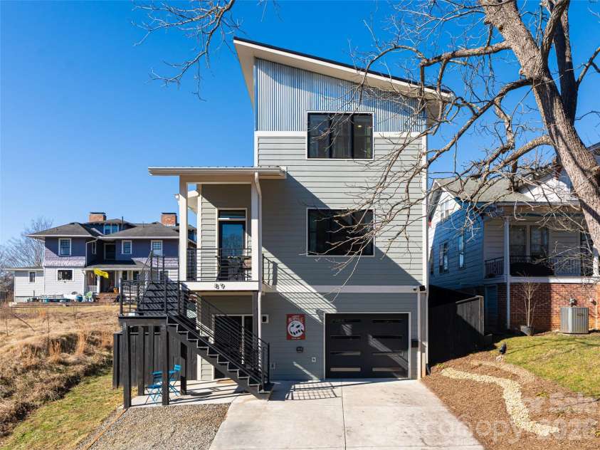 89 Vance Crescent Extension, Asheville, NC 28806.  MLS# CAR4338074, YatesRealty ID 2646. Front of Home