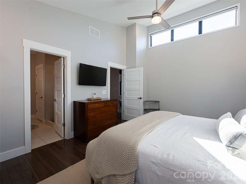 89 Vance Crescent Extension, Asheville, NC 28806.  MLS# CAR4338074, YatesRealty ID 2646. Primary Bedroom