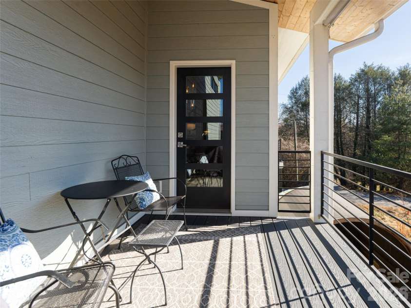 89 Vance Crescent Extension, Asheville, NC 28806.  MLS# CAR4338074, YatesRealty ID 2646. Side Porch on Main Level