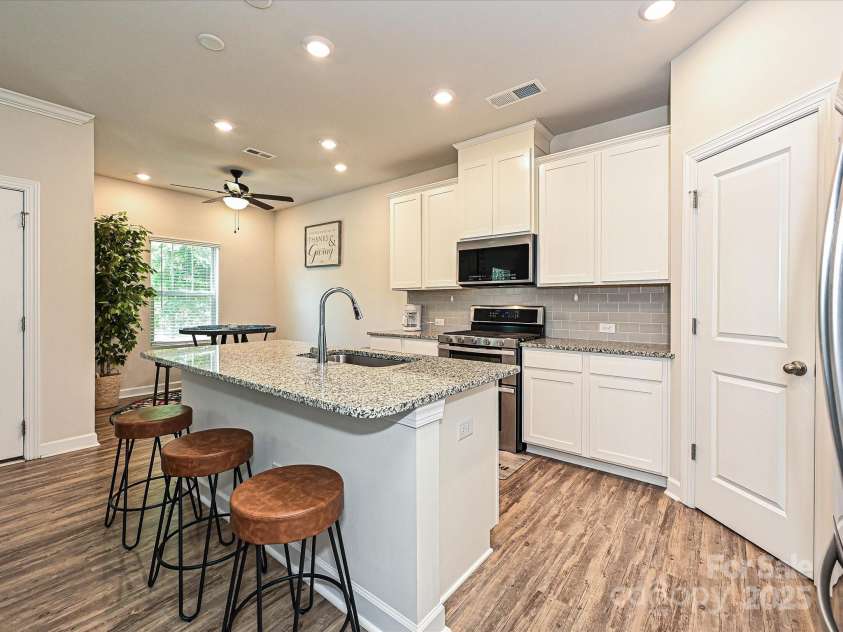 11807 Midnight Way, Huntersville, NC 28078.  MLS# CAR4274877, YatesRealty ID 26460. 