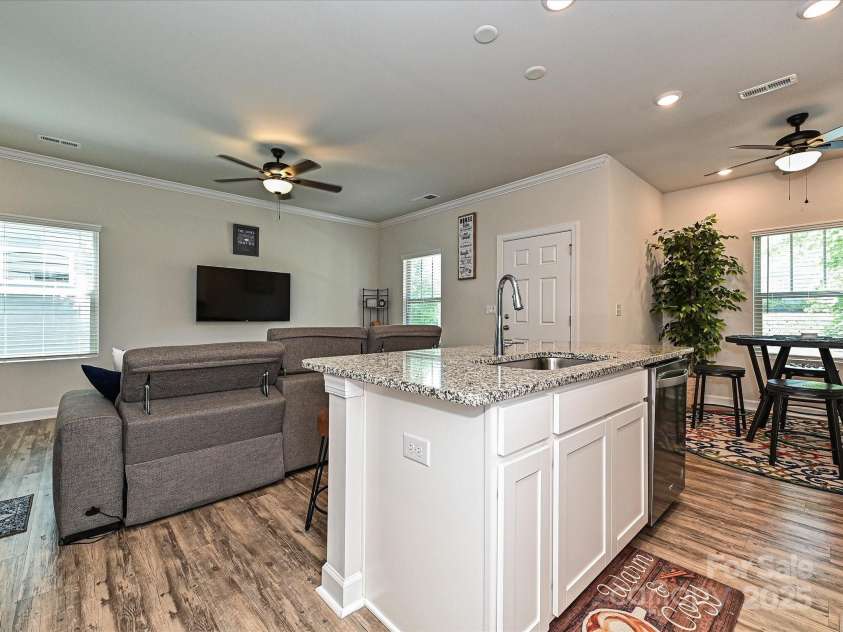 11807 Midnight Way, Huntersville, NC 28078.  MLS# CAR4274877, YatesRealty ID 26460. 