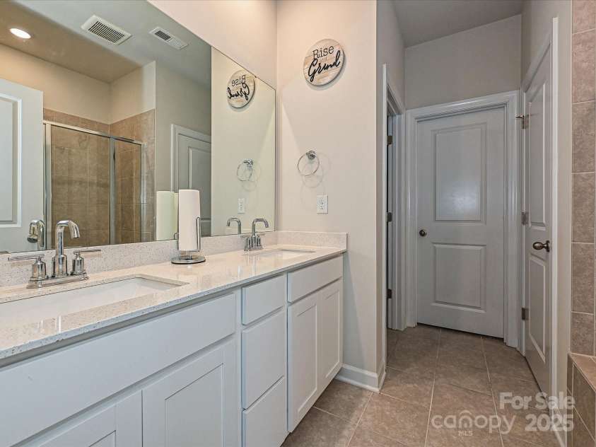 11807 Midnight Way, Huntersville, NC 28078.  MLS# CAR4274877, YatesRealty ID 26460. 