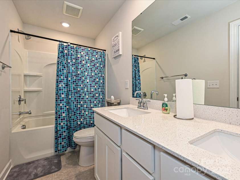 11807 Midnight Way, Huntersville, NC 28078.  MLS# CAR4274877, YatesRealty ID 26460. 