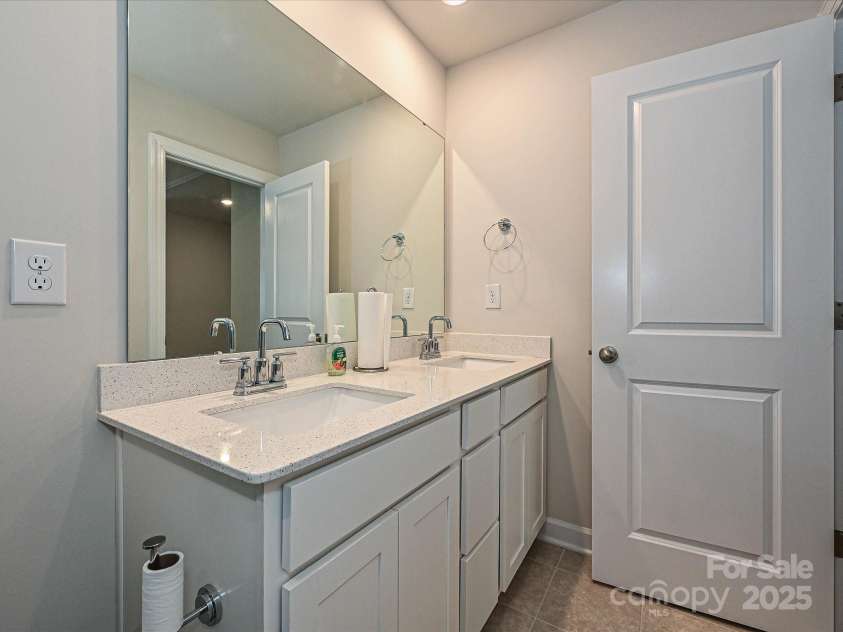 11807 Midnight Way, Huntersville, NC 28078.  MLS# CAR4274877, YatesRealty ID 26460. 