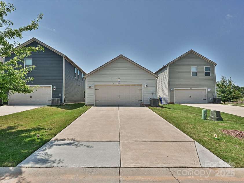 11807 Midnight Way, Huntersville, NC 28078.  MLS# CAR4274877, YatesRealty ID 26460. 