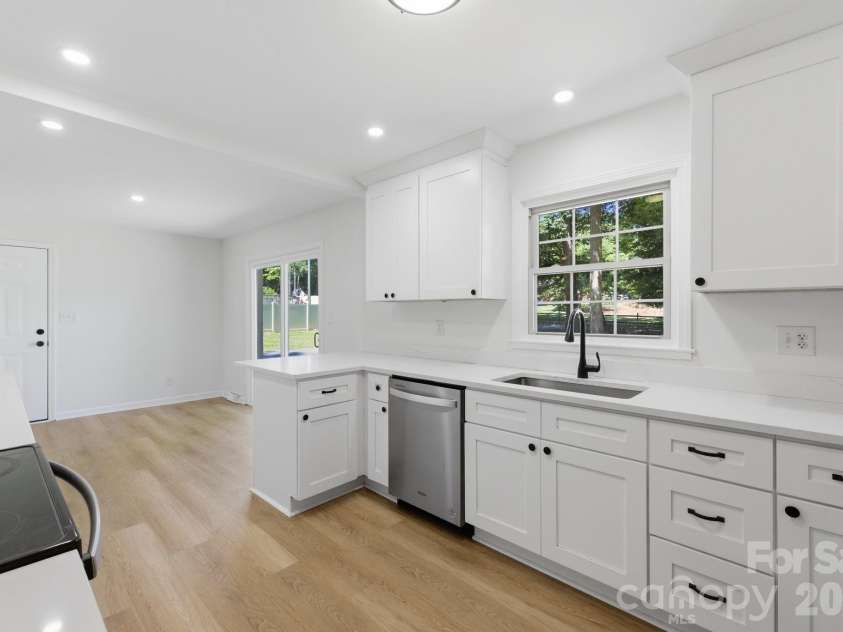 2168 Dartwood Drive, Concord, NC 28027.  MLS# CAR4383054, YatesRealty ID 26460. Kitchen