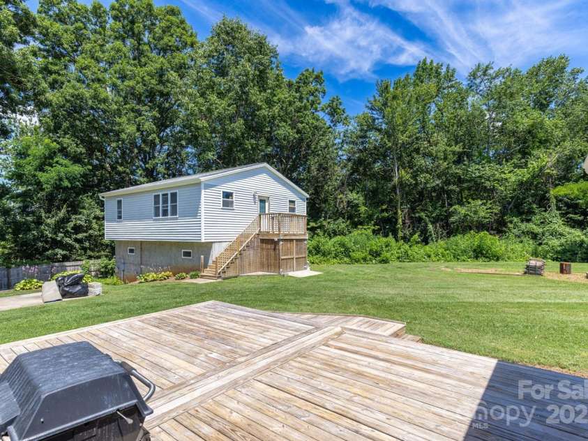 92 Winston Avenue, Asheville, NC 28803.  MLS# CAR4277566, YatesRealty ID 26461. 2 Story unfinished - Potential for subdivision