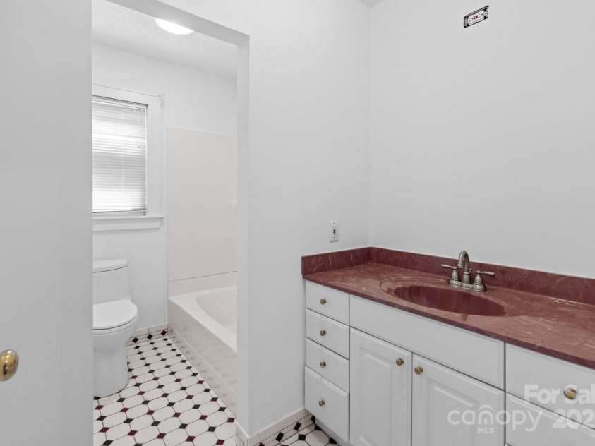 92 Winston Avenue, Asheville, NC 28803.  MLS# CAR4277566, YatesRealty ID 26461. 2nd bath - 2nd story