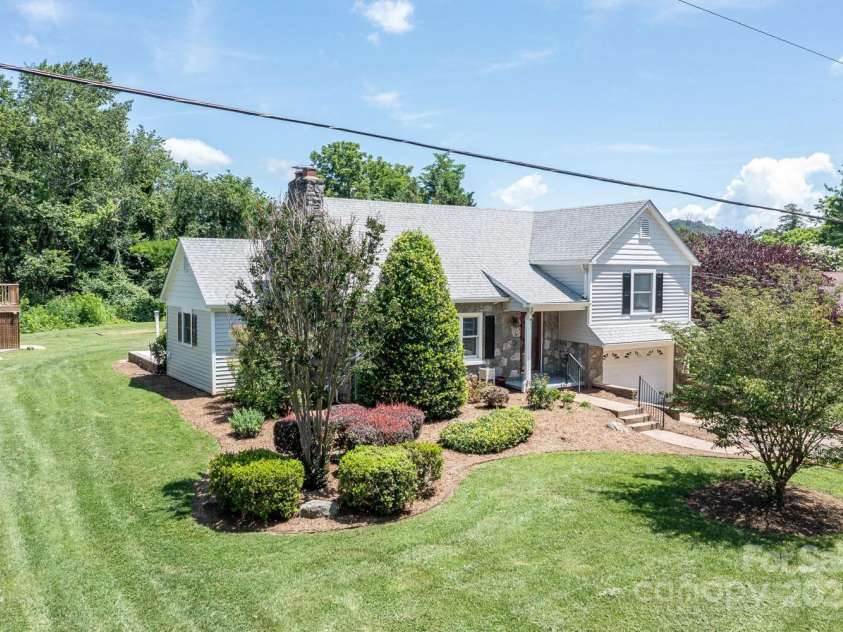 92 Winston Avenue, Asheville, NC 28803.  MLS# CAR4277566, YatesRealty ID 26461. 