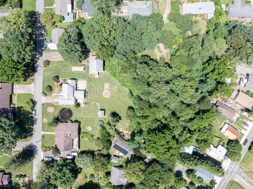 92 Winston Avenue, Asheville, NC 28803.  MLS# CAR4277566, YatesRealty ID 26461. 