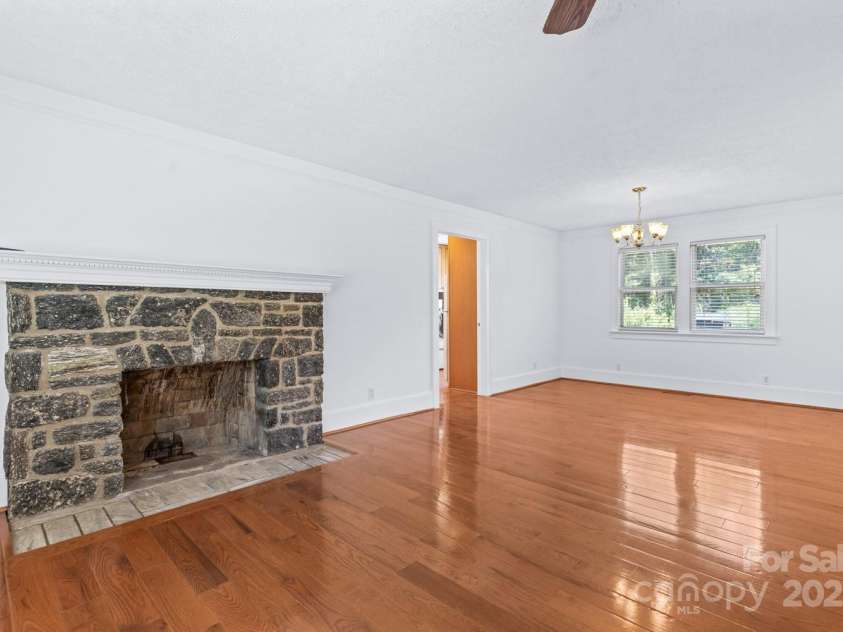 92 Winston Avenue, Asheville, NC 28803.  MLS# CAR4277566, YatesRealty ID 26461. 