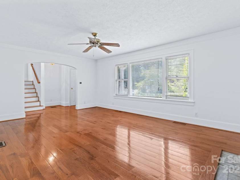 92 Winston Avenue, Asheville, NC 28803.  MLS# CAR4277566, YatesRealty ID 26461. 