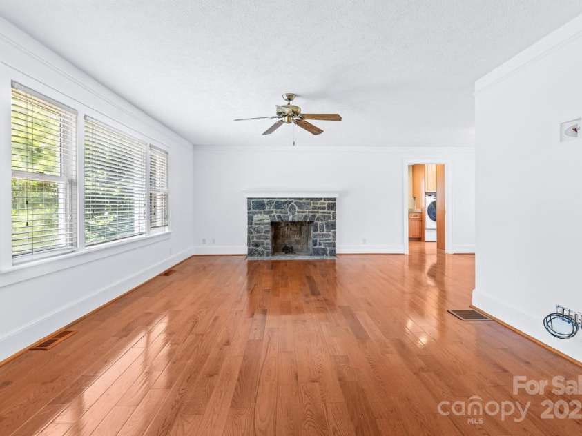 92 Winston Avenue, Asheville, NC 28803.  MLS# CAR4277566, YatesRealty ID 26461. 