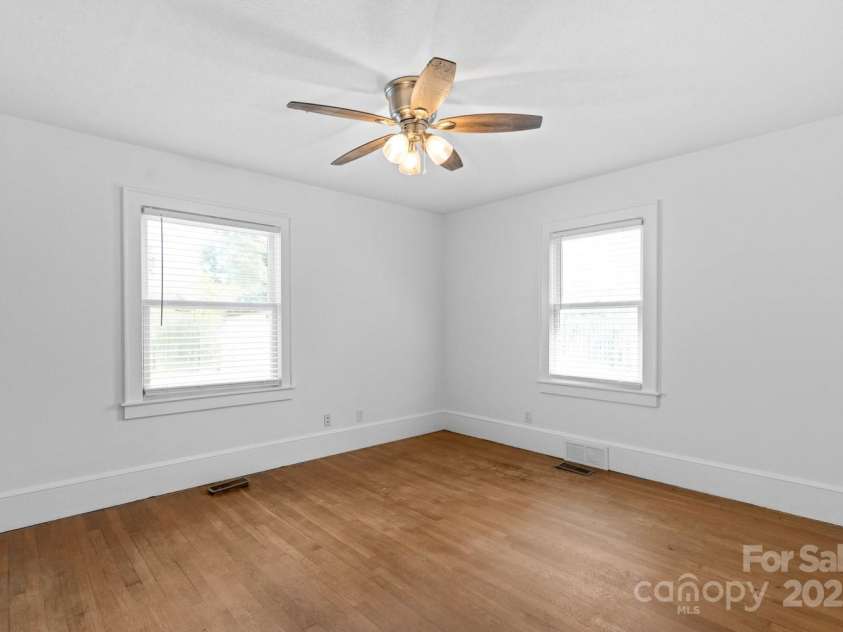 92 Winston Avenue, Asheville, NC 28803.  MLS# CAR4277566, YatesRealty ID 26461. Bedroom 3 