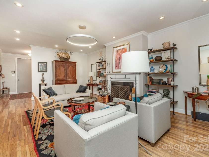 830 Cherokee Road, Charlotte, NC 28207.  MLS# CAR4278493, YatesRealty ID 26462. 