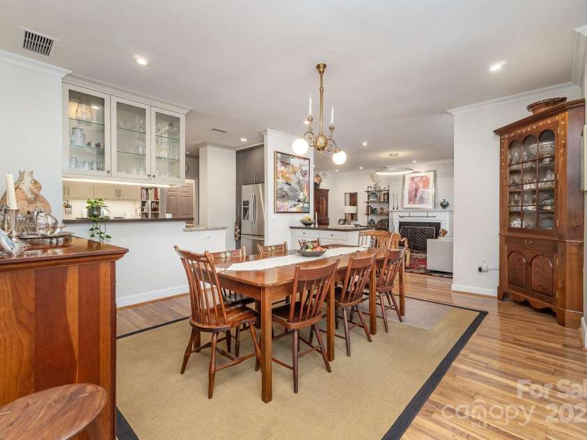 830 Cherokee Road, Charlotte, NC 28207.  MLS# CAR4278493, YatesRealty ID 26462. 