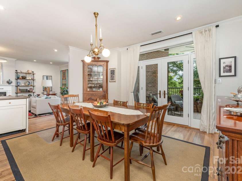 830 Cherokee Road, Charlotte, NC 28207.  MLS# CAR4278493, YatesRealty ID 26462. 