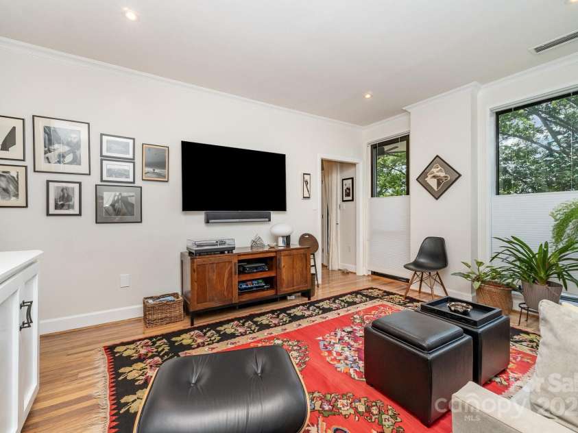 830 Cherokee Road, Charlotte, NC 28207.  MLS# CAR4278493, YatesRealty ID 26462. 