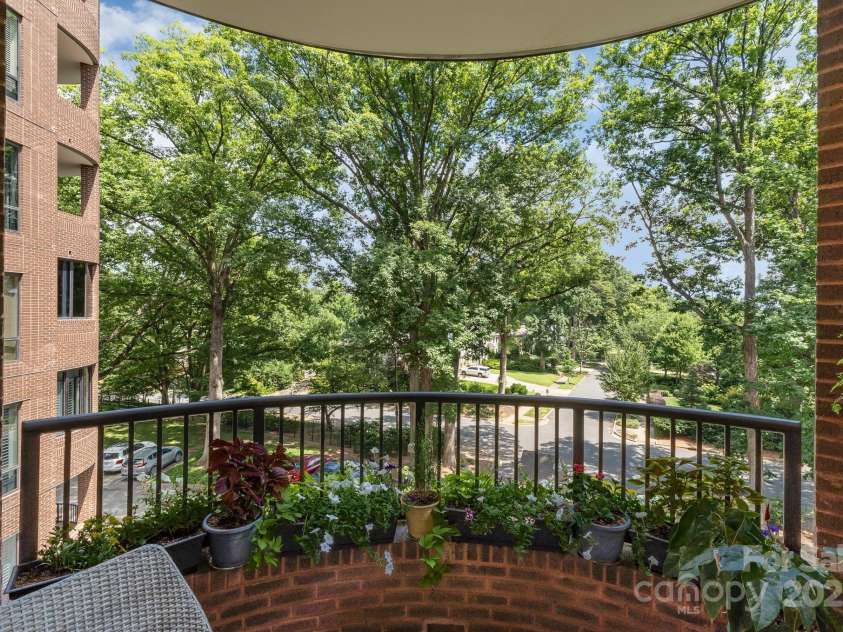 830 Cherokee Road, Charlotte, NC 28207.  MLS# CAR4278493, YatesRealty ID 26462. 
