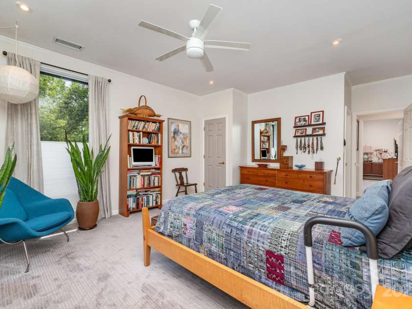 830 Cherokee Road, Charlotte, NC 28207.  MLS# CAR4278493, YatesRealty ID 26462. 