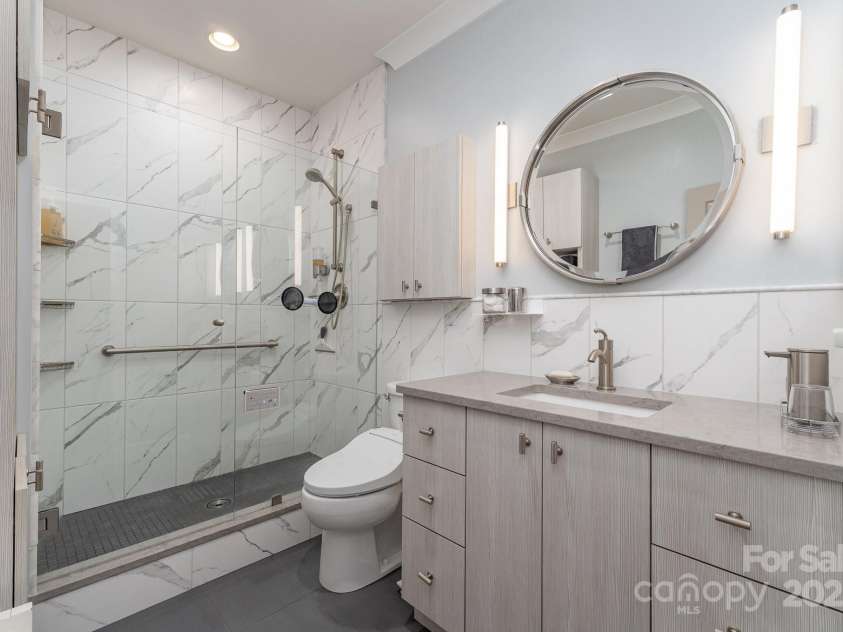 830 Cherokee Road, Charlotte, NC 28207.  MLS# CAR4278493, YatesRealty ID 26462. 