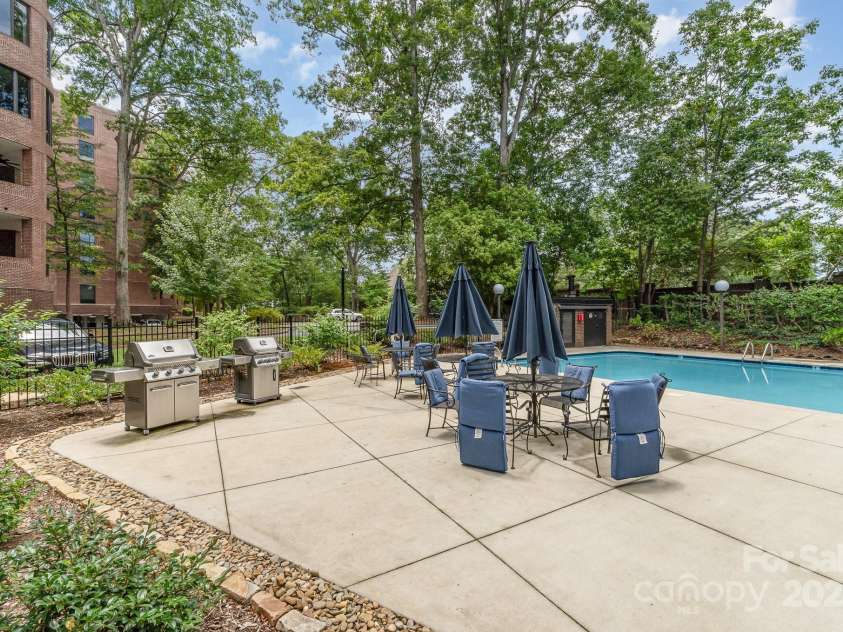 830 Cherokee Road, Charlotte, NC 28207.  MLS# CAR4278493, YatesRealty ID 26462. 