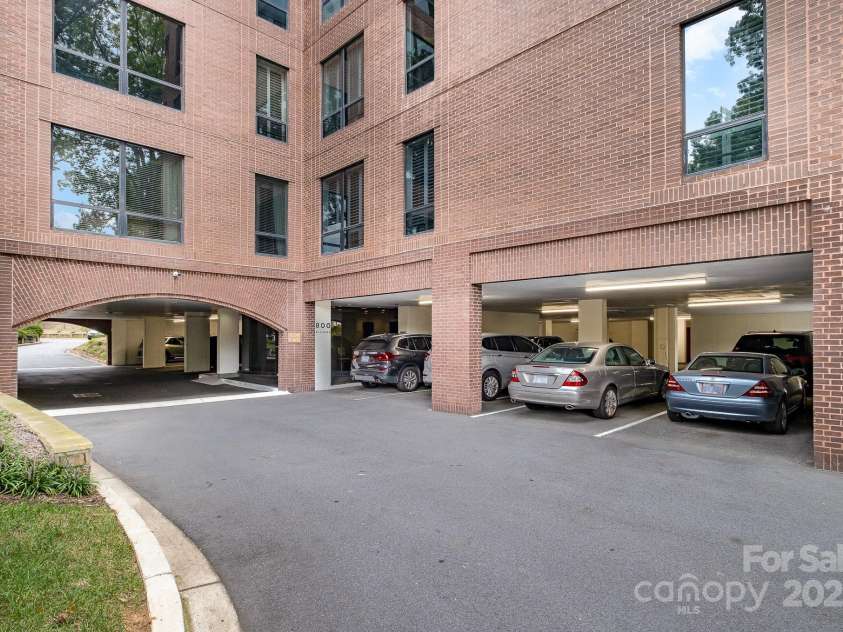 830 Cherokee Road, Charlotte, NC 28207.  MLS# CAR4278493, YatesRealty ID 26462. 