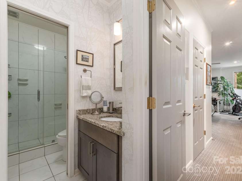 830 Cherokee Road, Charlotte, NC 28207.  MLS# CAR4278493, YatesRealty ID 26462. 
