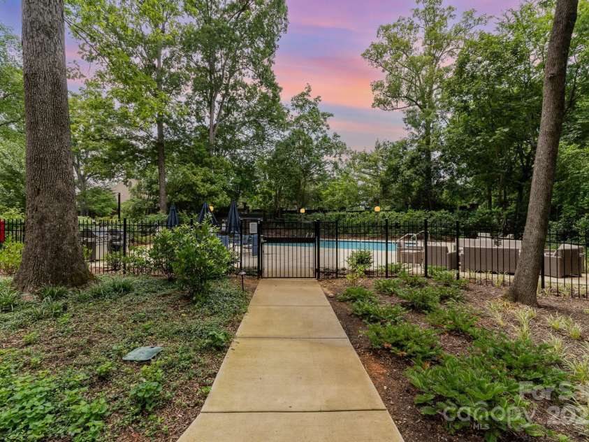 830 Cherokee Road, Charlotte, NC 28207.  MLS# CAR4278493, YatesRealty ID 26462. 
