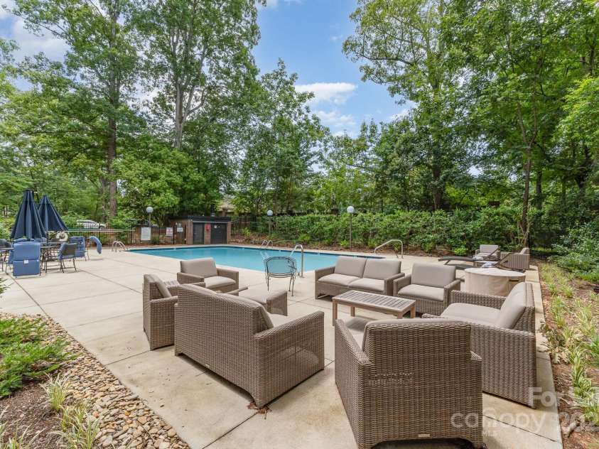 830 Cherokee Road, Charlotte, NC 28207.  MLS# CAR4278493, YatesRealty ID 26462. 